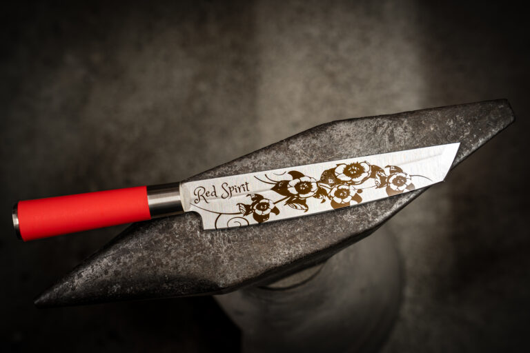 Markus Wolf, perfect photos of kitchen knives | 3D Gravur Konfigurator | 18